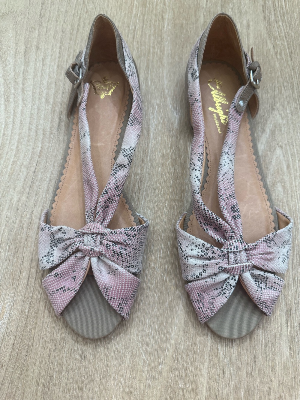 Miss Albright Anthropologie Snakeskin Bow Flat Sandals Pink Grey Size 9.5